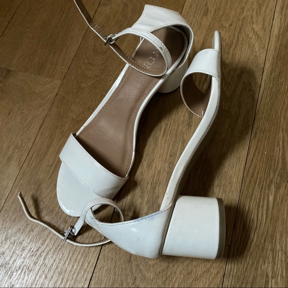 NWOT Nordstrom Abound Low Chunky Heel w Skinny Ankle Straps White Heels - Picture 5 of 7